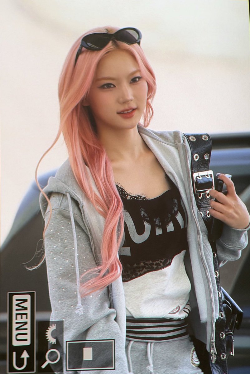 iconicstayc tweet media