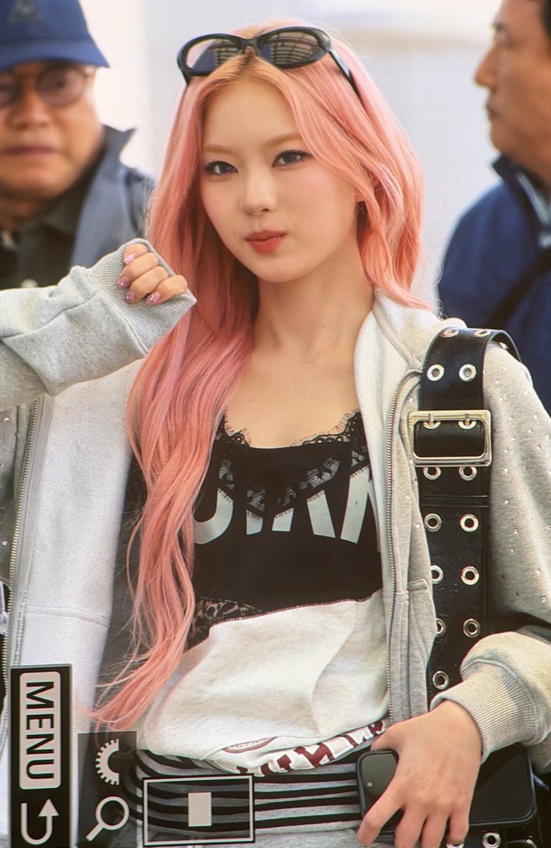 iconicstayc tweet media