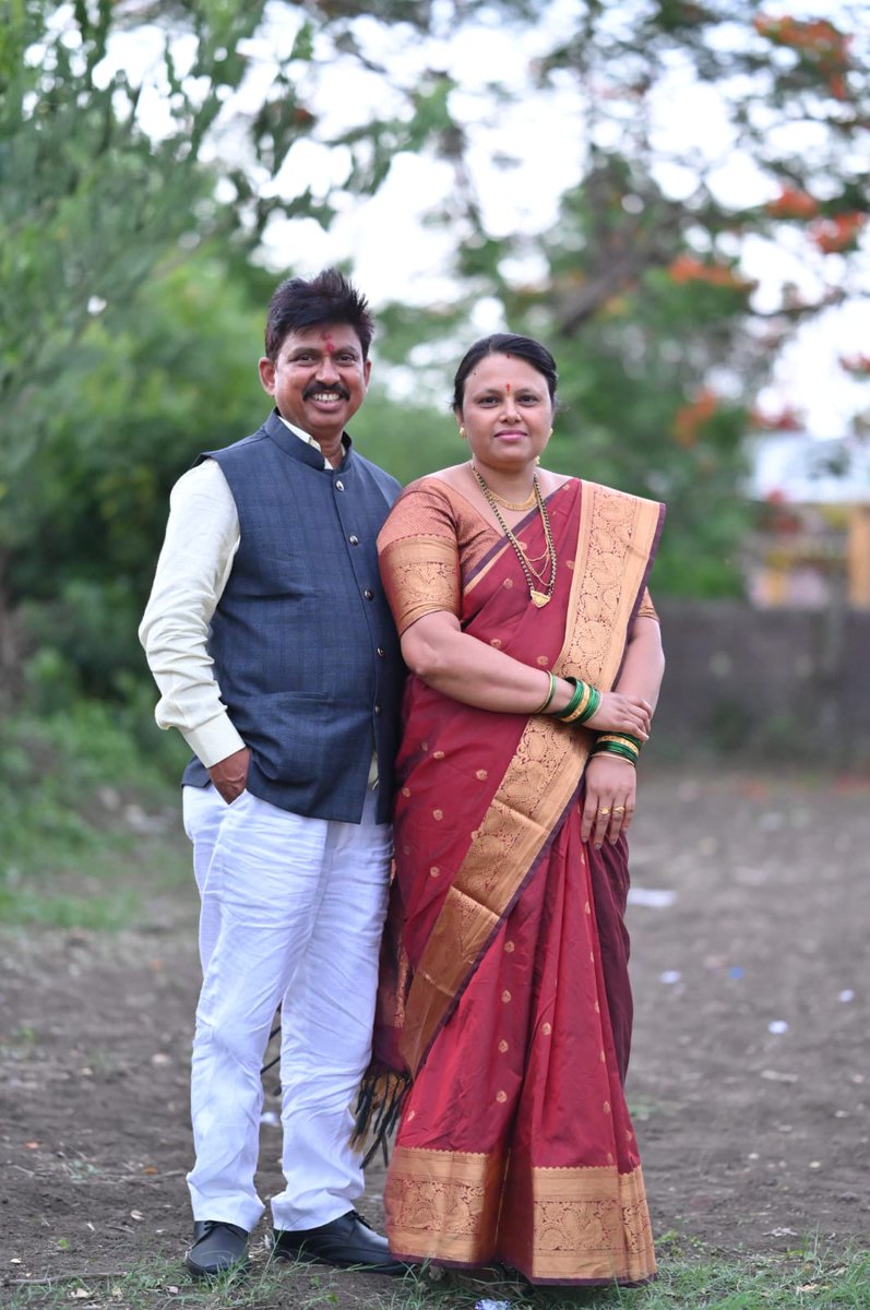 DahakeArvind's tweet photo. वैवाहिक वर्षगांठ की हार्दिक शुभकामनाएं पुष्पा जी ❤️
26 वर्षों का आपका साथ मेरे जीवन की शक्ति, प्रेरणा और संबल रहा है।
आपका धैर्य, समर्पण और प्रेम मेरी सबसे बड़ी पूंजी है।
बाबा महादेव महाकाल एवं माँ भवानी की कृपा हम पर सदैव बनी रहे। 🙏✨ https://t.co/DTu58LgHCl