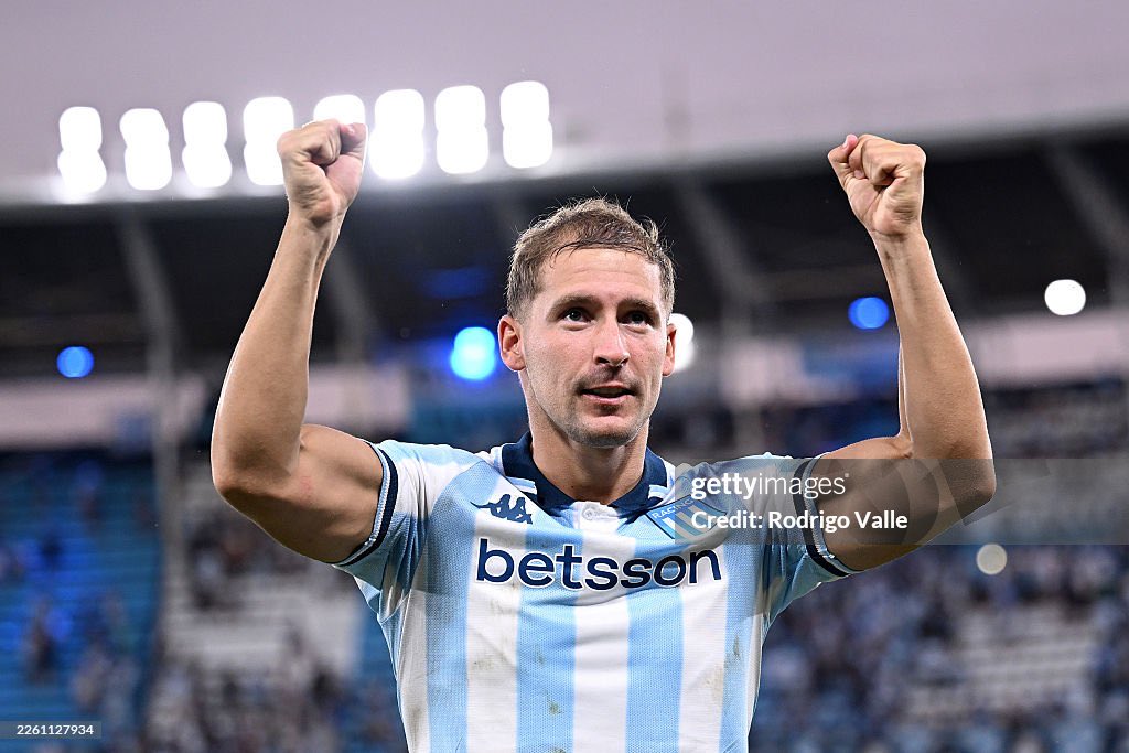 lukaperiale's tweet photo. Un poco más de actitud Matko, sos el 10 de Racing. https://t.co/1BdC90biq0