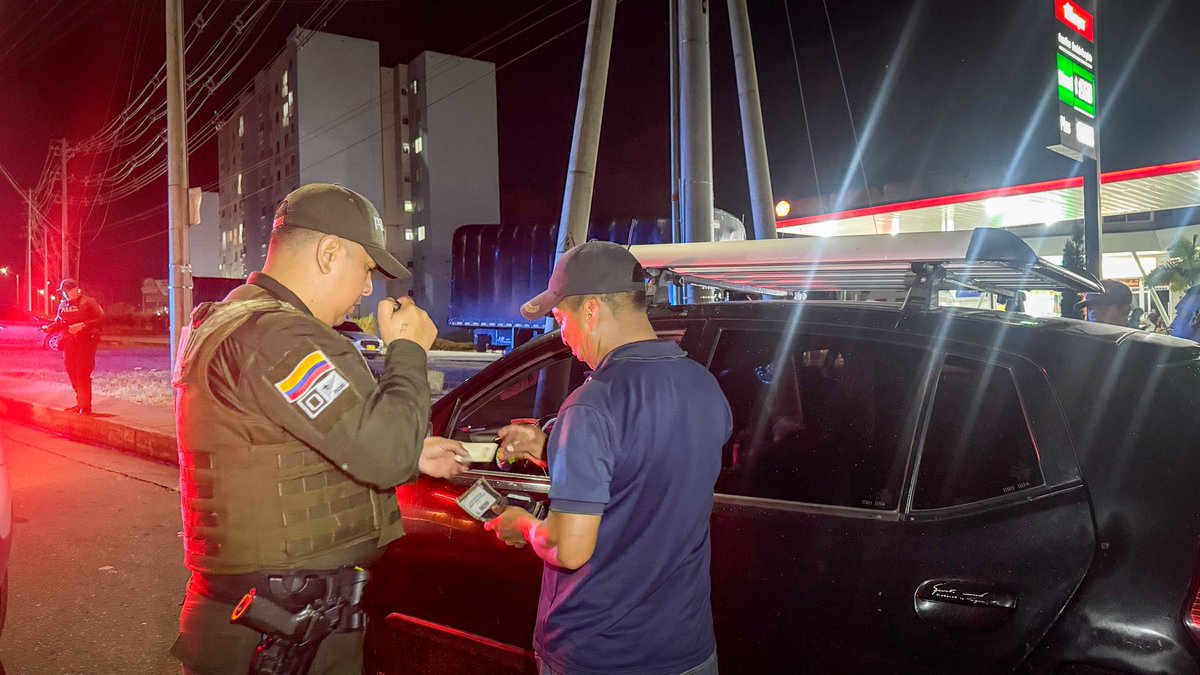 PoliciaPopayan's tweet image. #AEstaHora, reforzamos nuestra presencia con operativos de #Seguridad y convivencia ciudadana. A través de estas estrategias integrales, combatimos el delito para garantizar entornos sanos, tranquilos y seguros para todos. 

#S2D