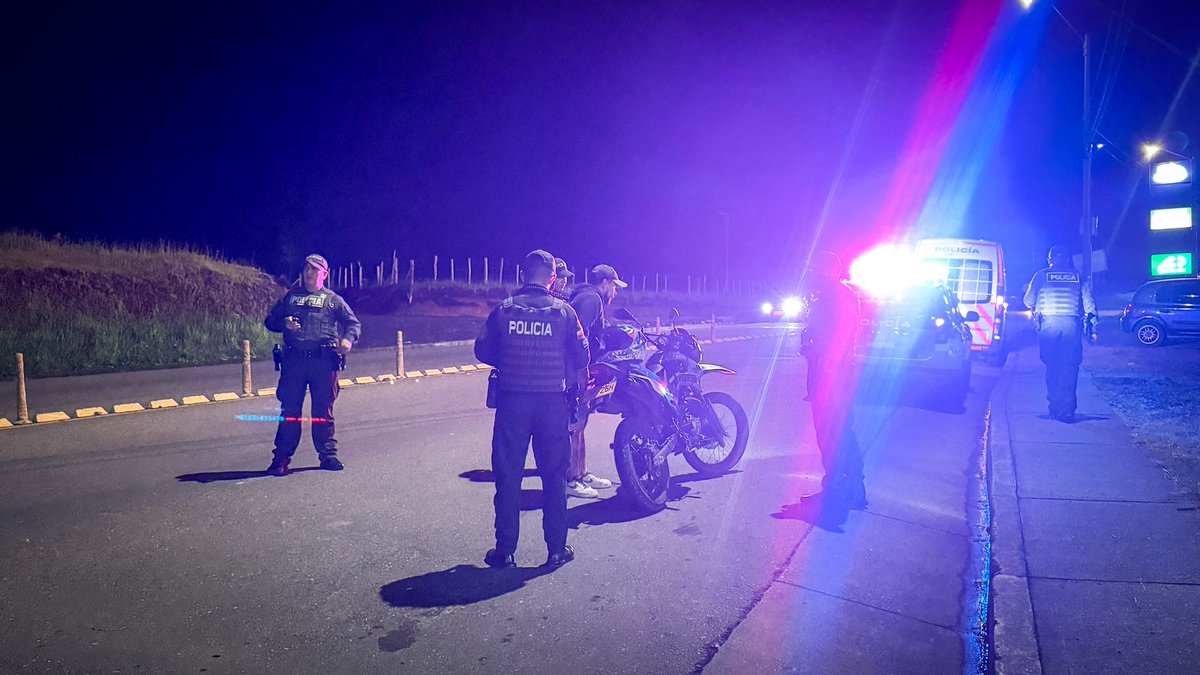 PoliciaPopayan's tweet image. #AEstaHora, reforzamos nuestra presencia con operativos de #Seguridad y convivencia ciudadana. A través de estas estrategias integrales, combatimos el delito para garantizar entornos sanos, tranquilos y seguros para todos. 

#S2D