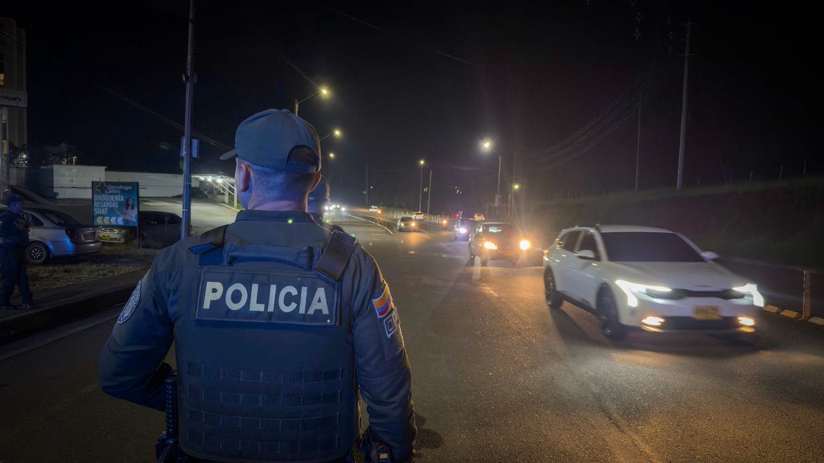 PoliciaPopayan's tweet image. #AEstaHora, reforzamos nuestra presencia con operativos de #Seguridad y convivencia ciudadana. A través de estas estrategias integrales, combatimos el delito para garantizar entornos sanos, tranquilos y seguros para todos. 

#S2D