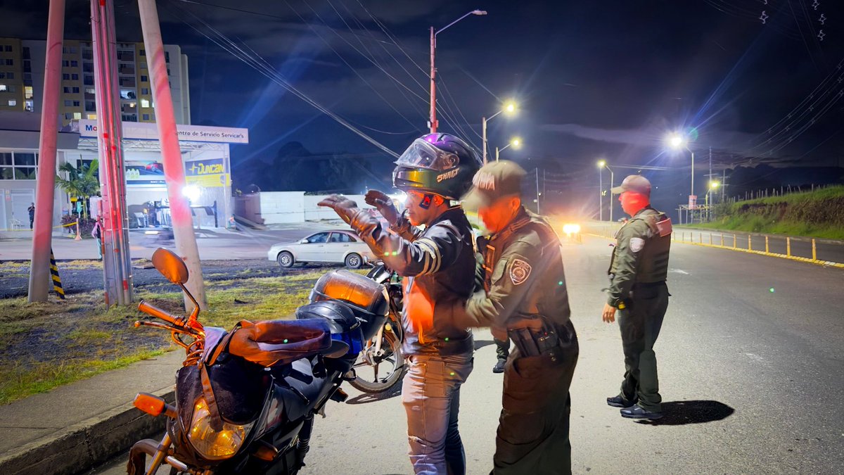 PoliciaPopayan's tweet image. #AEstaHora, reforzamos nuestra presencia con operativos de #Seguridad y convivencia ciudadana. A través de estas estrategias integrales, combatimos el delito para garantizar entornos sanos, tranquilos y seguros para todos. 

#S2D