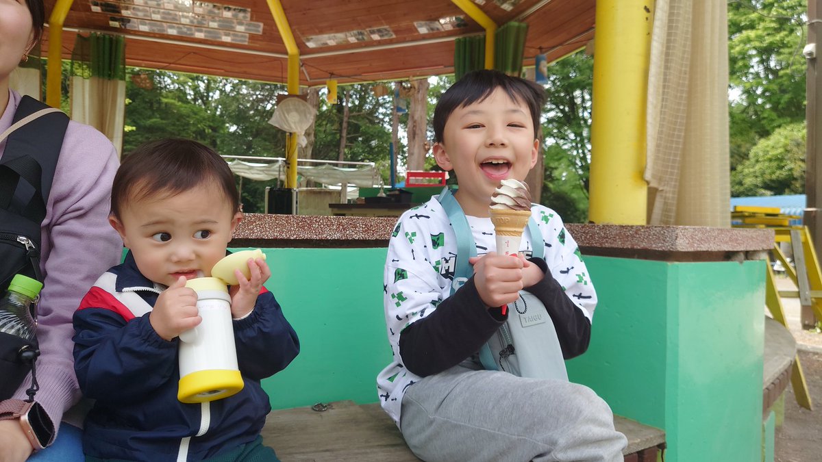3ay92toshi's tweet photo. 天気が良く、気候も涼しく過ごしやすいので動物園にきました。ヤギやヒツジ（sheep
）も元気にいます。
プリプリ可愛い！ https://t.co/DzfYHFqjzV