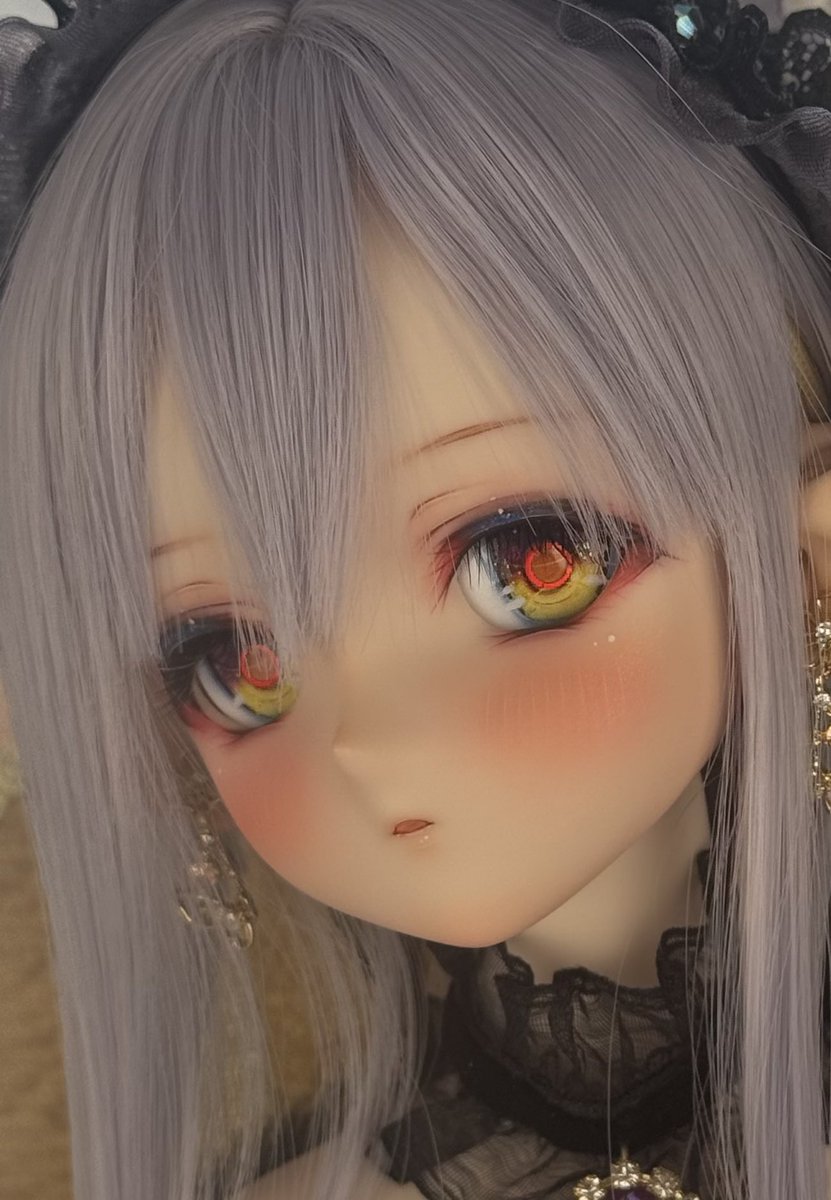 uuumumudoll's tweet photo. 無加工写真なんですけどアイの虹彩の光り方が理想通りになってくれてうれしい❗️ドールだから目の前にいるんだけど…CGギャルゲーイラストみたいな感じ🥹🩷 https://t.co/xxKyvtCquQ