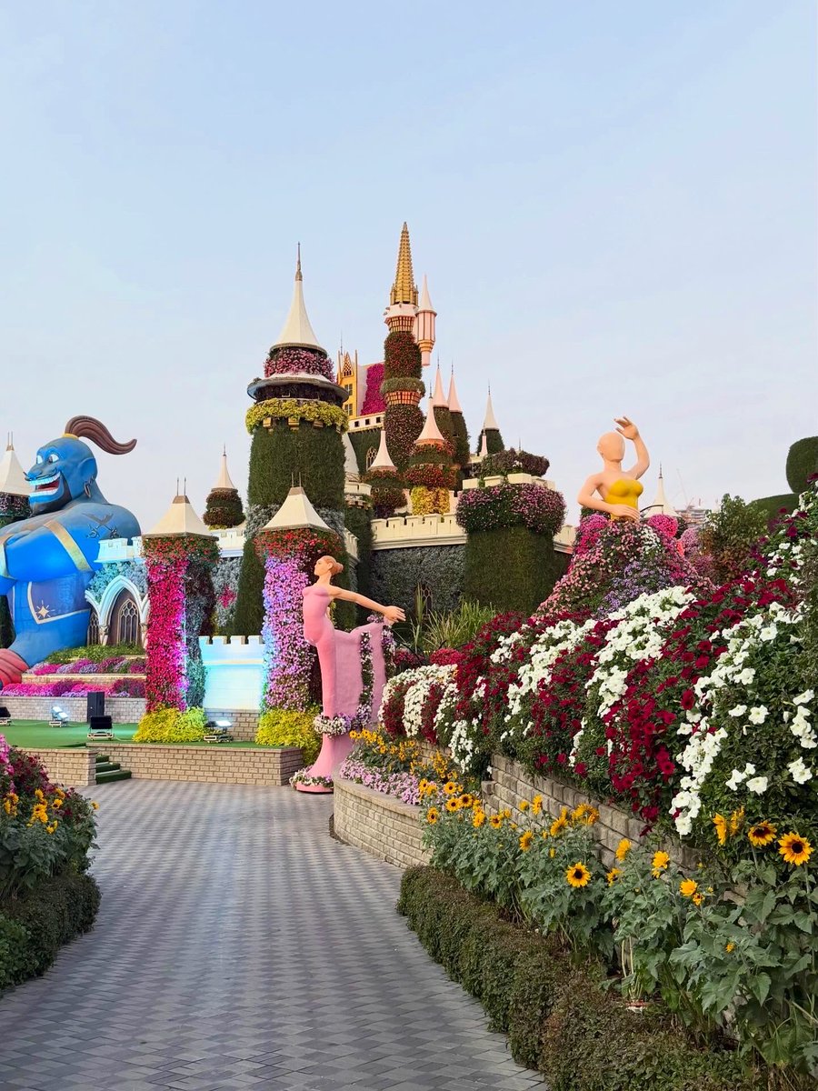 TumiWith's tweet photo. Habibi: come to Dubai 🌺 https://t.co/TRzR9P70uJ