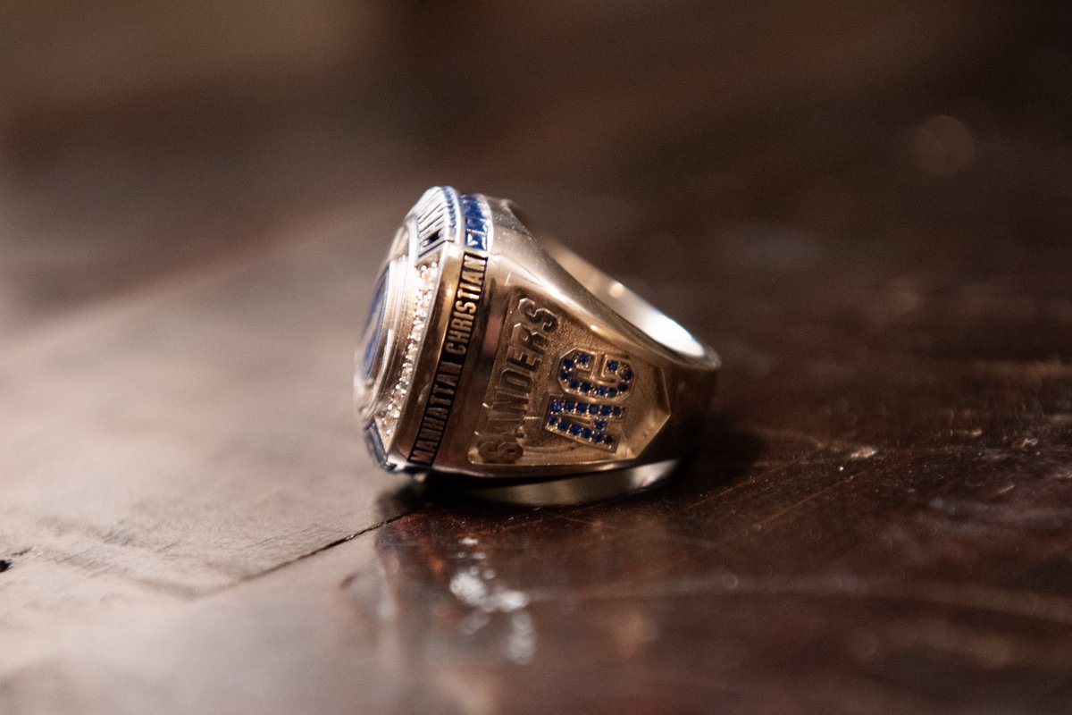 mccathletics's tweet photo. the details: national championship ring 💍

#RollThunder https://t.co/ElEbViKDeB