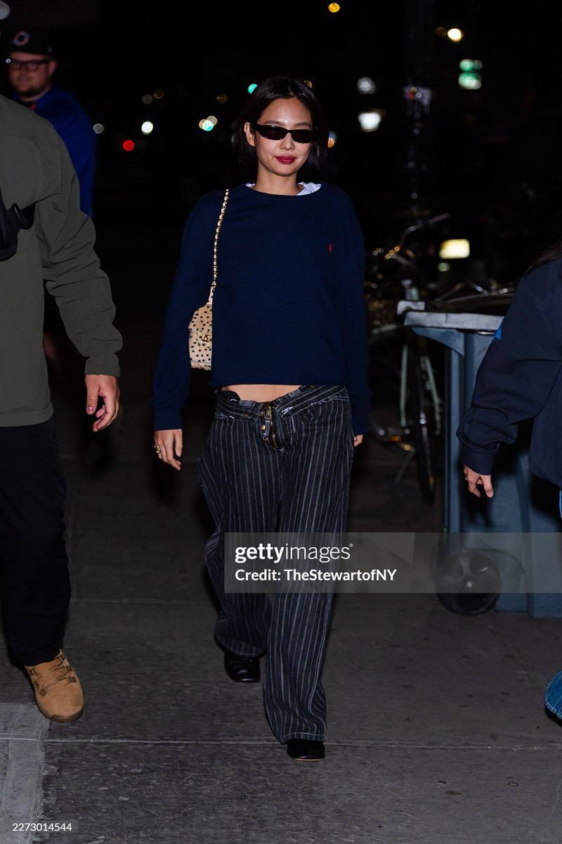 DC 제니 갤러리 tweet media