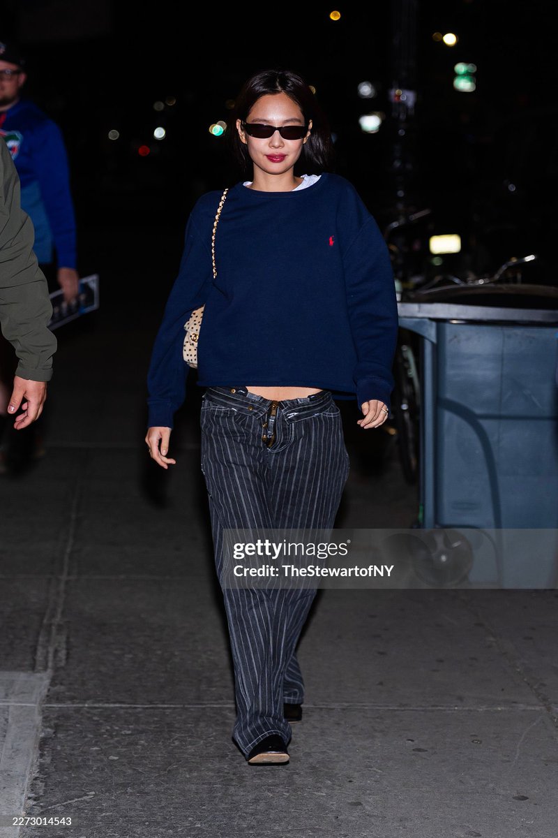 DC 제니 갤러리 tweet media