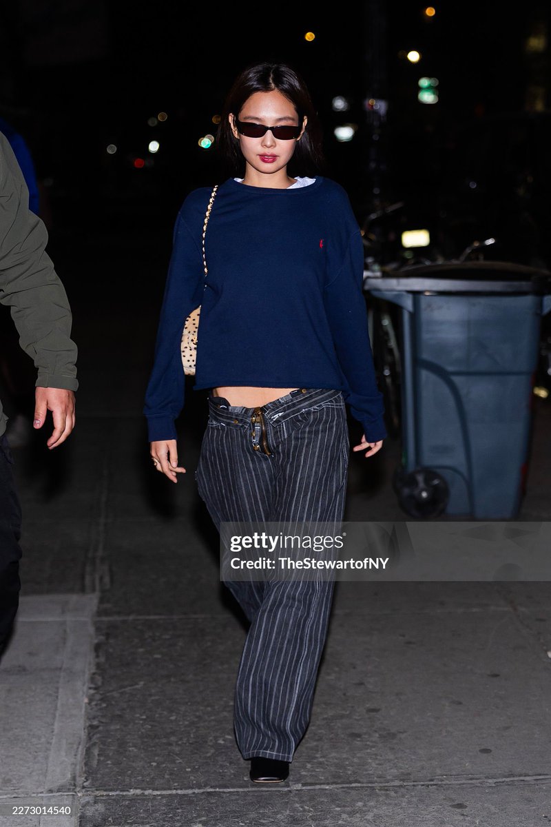 DC 제니 갤러리 tweet media