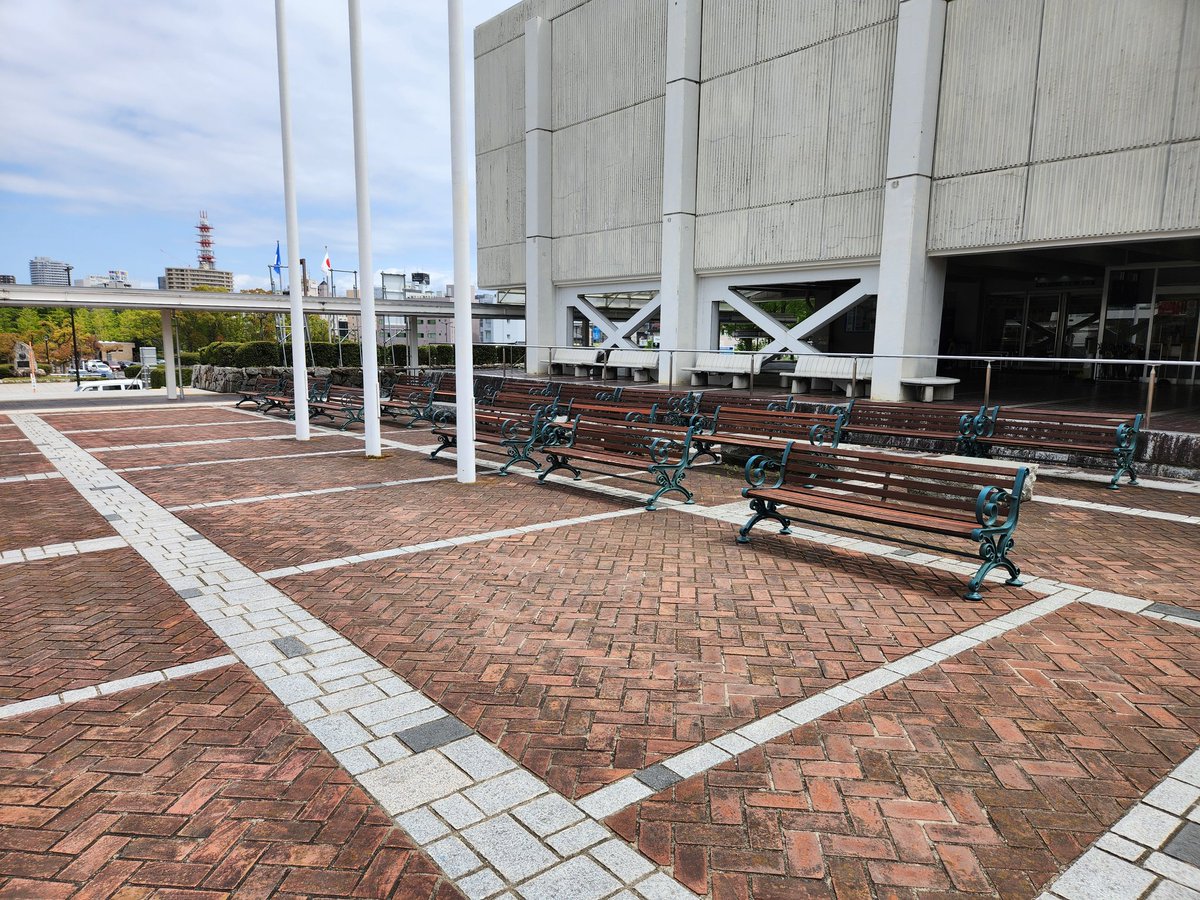 ∠損なブサイクな顔🎨んマァントをなびかせ登場 tweet media