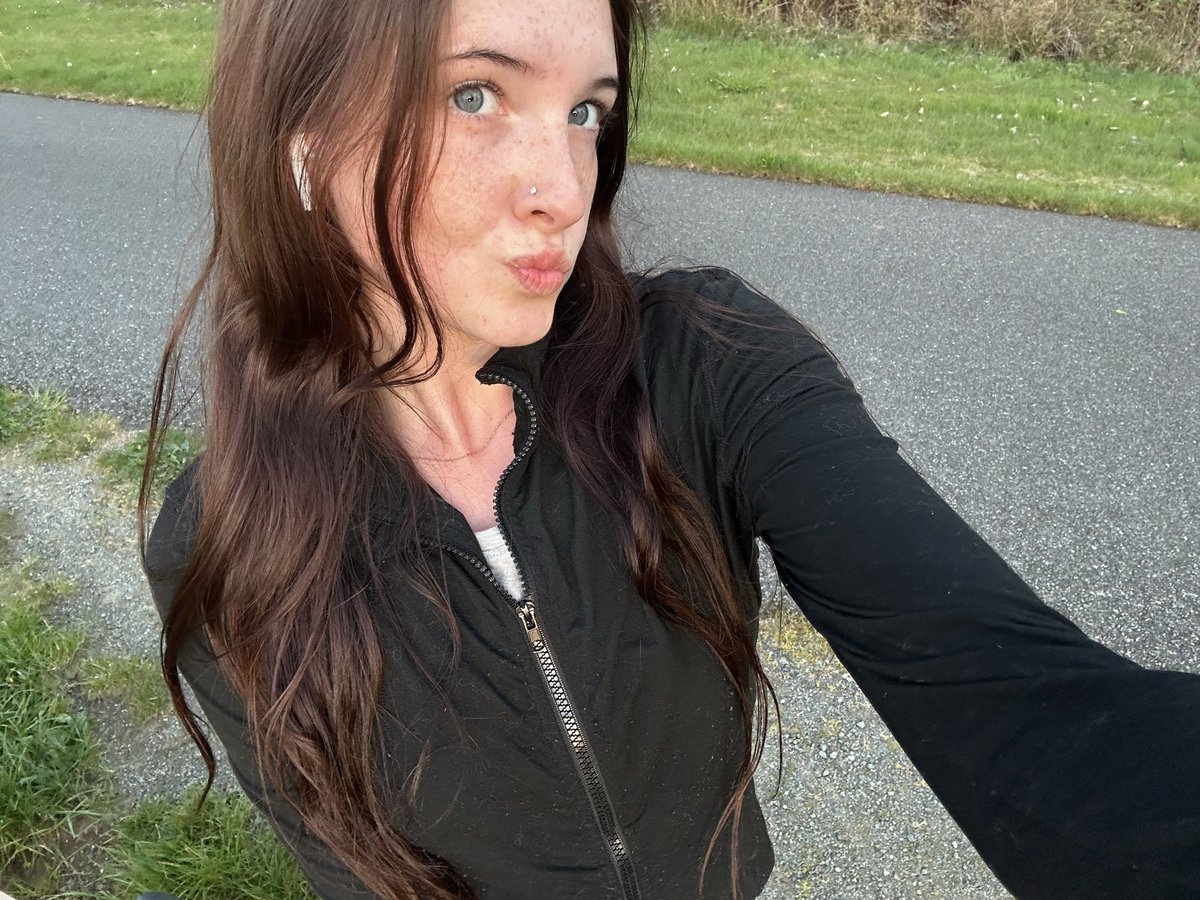 Gennevivemae's tweet image. Running over clubbing any day babe. #lockin