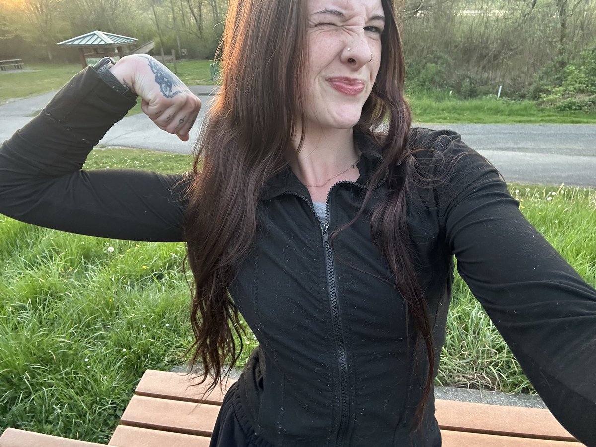 Gennevivemae's tweet image. Running over clubbing any day babe. #lockin