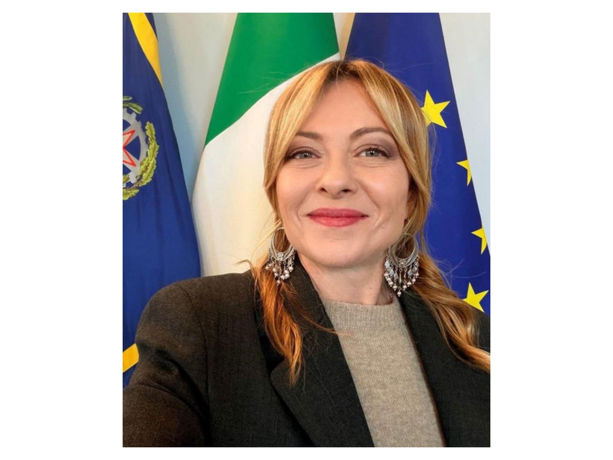 ani_digital's tweet image. Giorgia Meloni's 'desi' jhumka selfie goes viral, wins hearts online

Read @ANI Story | aninews.in/news/entertain… 

#ItalianPM #GiorgiaMeloni #Italy #jhumka #viral