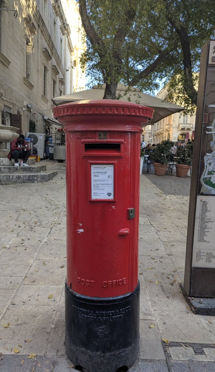 Jim73131158's tweet image. Early 20th century pillar box from Valetta Malta. Nicely maintained.

#postboxsaturday #malta