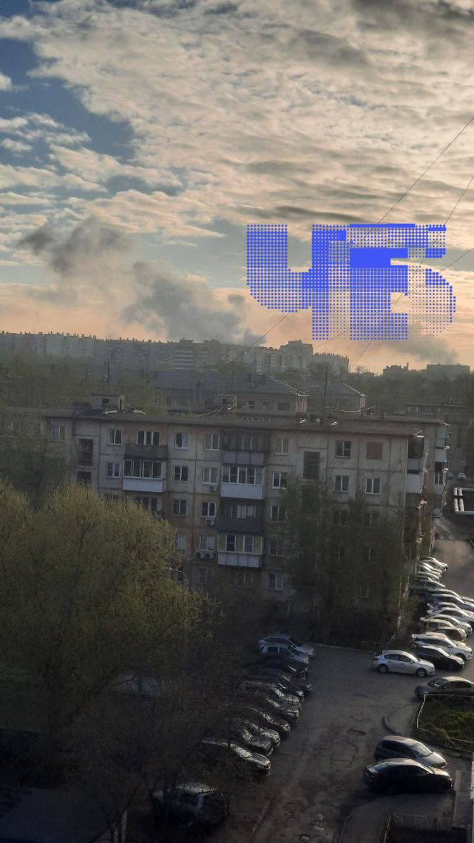 Chel_Future's tweet photo. ❗️Челябинск впервые атаковали БПЛА. Это подтвердил губернатор, уточнив, что  атака «пресечена».

Над городом дым. Интернет не работает. Подписчики делятся с ЧБ фото и видео.

Ведём онлайн по Челябинску: https://t.co/8rsm5z2tdp

Онлайн по Екатеринбургу, где после атаки БПЛА, уже 6 пострадавших: https://t.co/Rw56kW8dKz