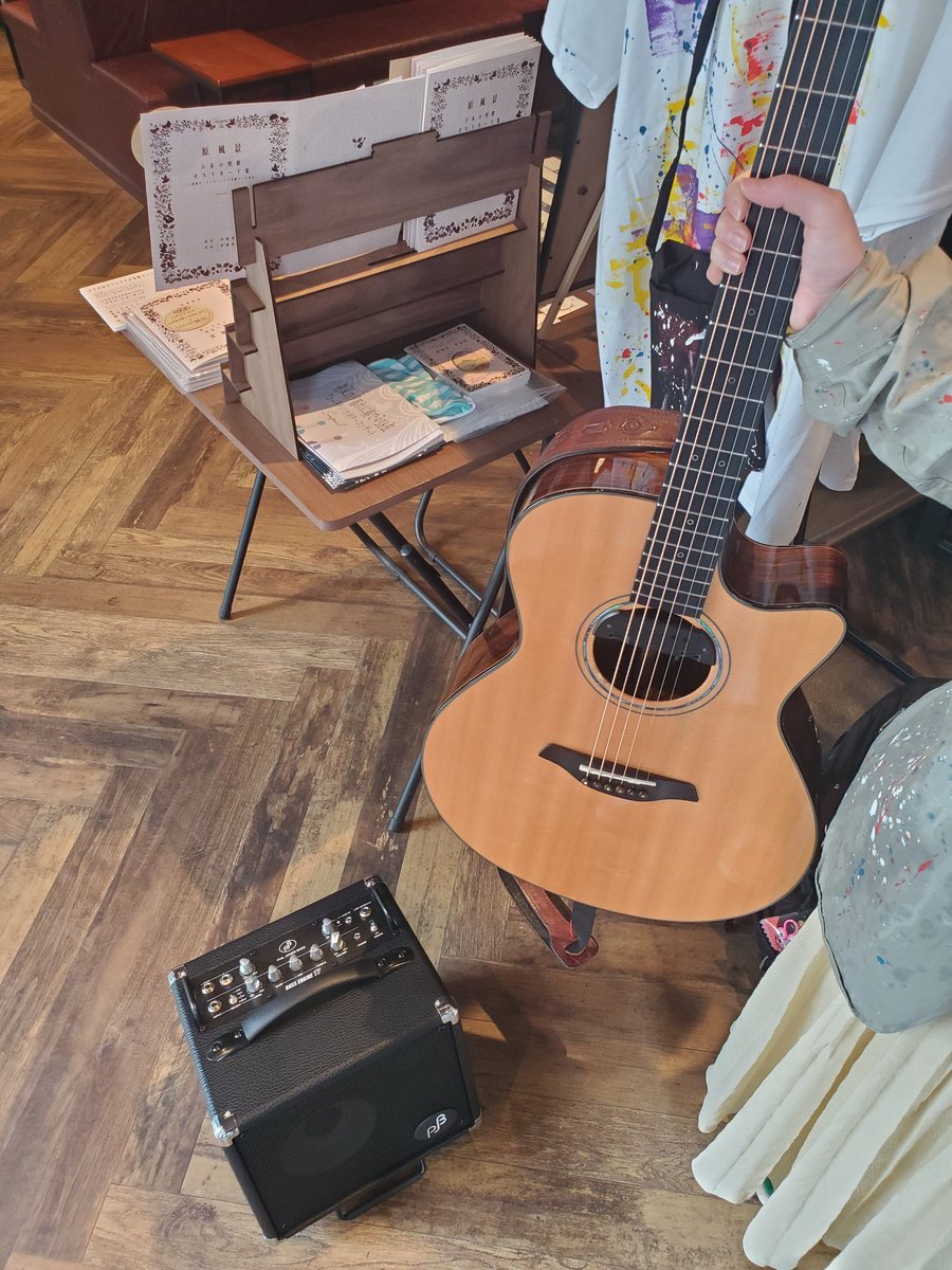ただいま開催中の作品展
本日25日もよろしくお願いいたします！
本日は１日お店にいる予定です🎵
また19時～生演奏BGMも予定しています！
是非遊びにきてくださいね✨