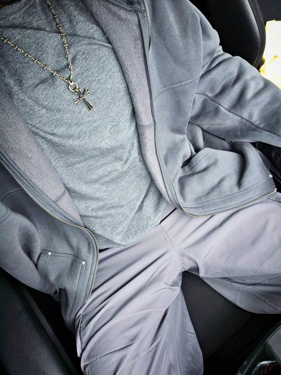 GucciFeline's tweet photo. Dressed as @ripmossgarden's grey furred ass today https://t.co/x17yF7K9nT