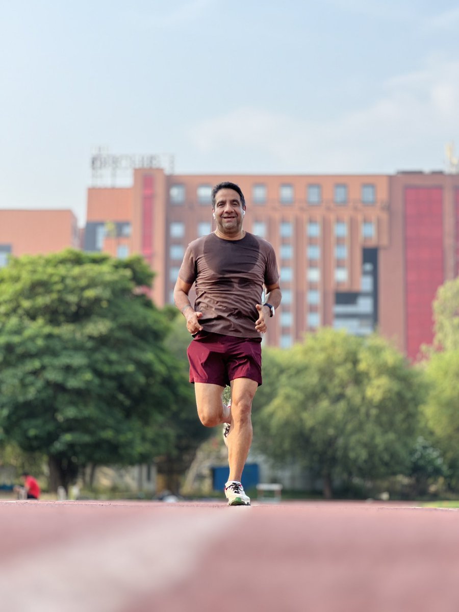 Vimalsumbly's tweet photo. Heat rising. Pace rising. No excuses.
Running with the young. Staying consistent for life. #5kmrun 
Discipline  vs mood. Every single day.
#FitnessJourney #ConsistencyWins #Discipline #MorningRun #NoExcuses #RunWithPurpose https://t.co/52XltgVJng