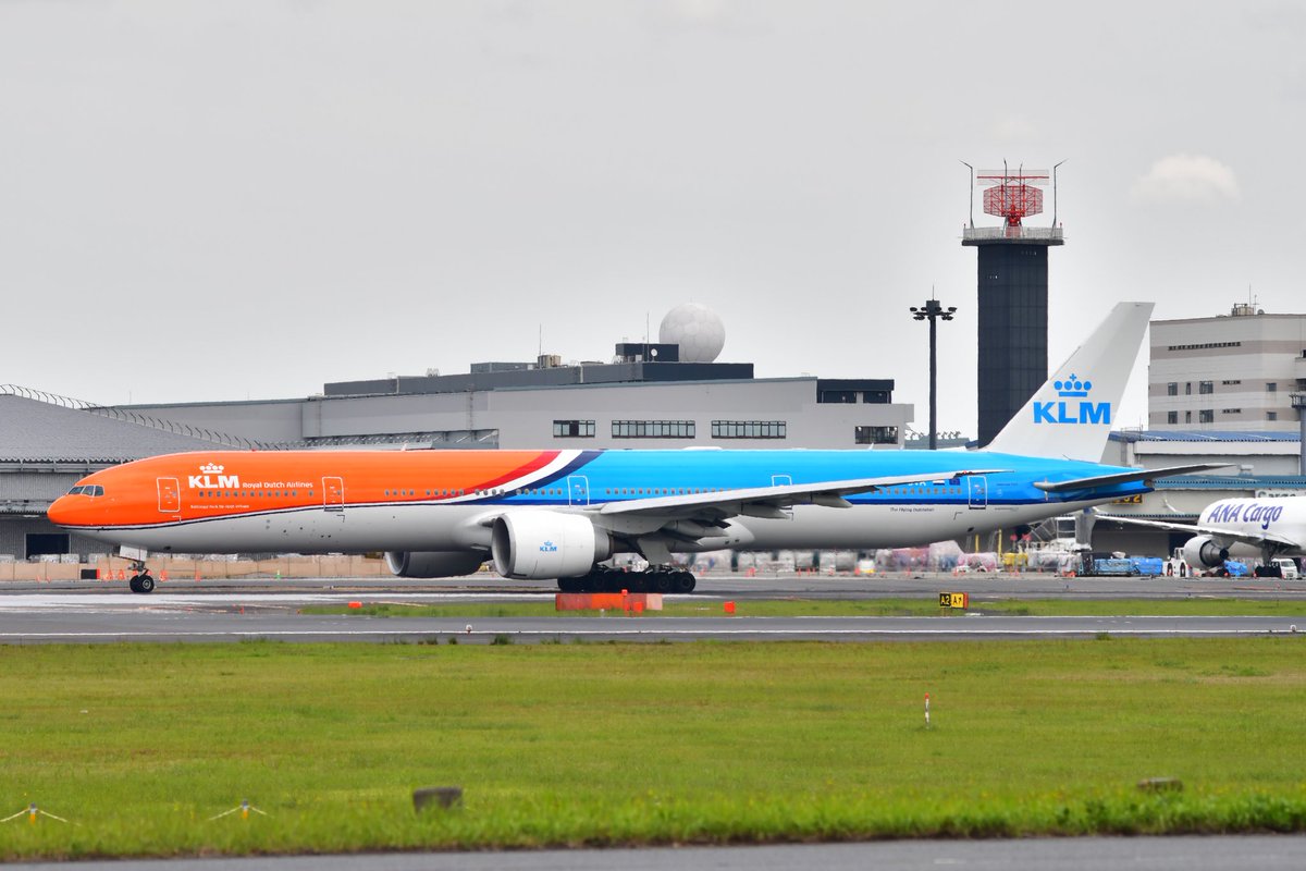 Ricky_GRJ76's tweet photo. 20260425
KL / KLM
PH-BVA (B777-300ER)
"Orange Pride Livery"
成田 NRT/RJAA 34R↓/16R↑

やっと捕獲🤤
finally met up🤤

1) Ai Nikkor ED180mm f2.8s + D850
2) 3) Ai Zoom Nikkor ED80-200mm f4s + D850 https://t.co/rRhQmKruj1