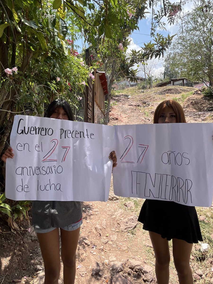 Alumnos del Telebachillerato se suman a los 27 años de lucha de la FNERRR con carteles y papalotes llenos de creatividad y espíritu combativo ✊📢

La juventud sigue firme en la defensa de la educación 🔥
¡Pronto nos vemos para celebrar!

#27AñosFNERRR #JuventudEnLucha