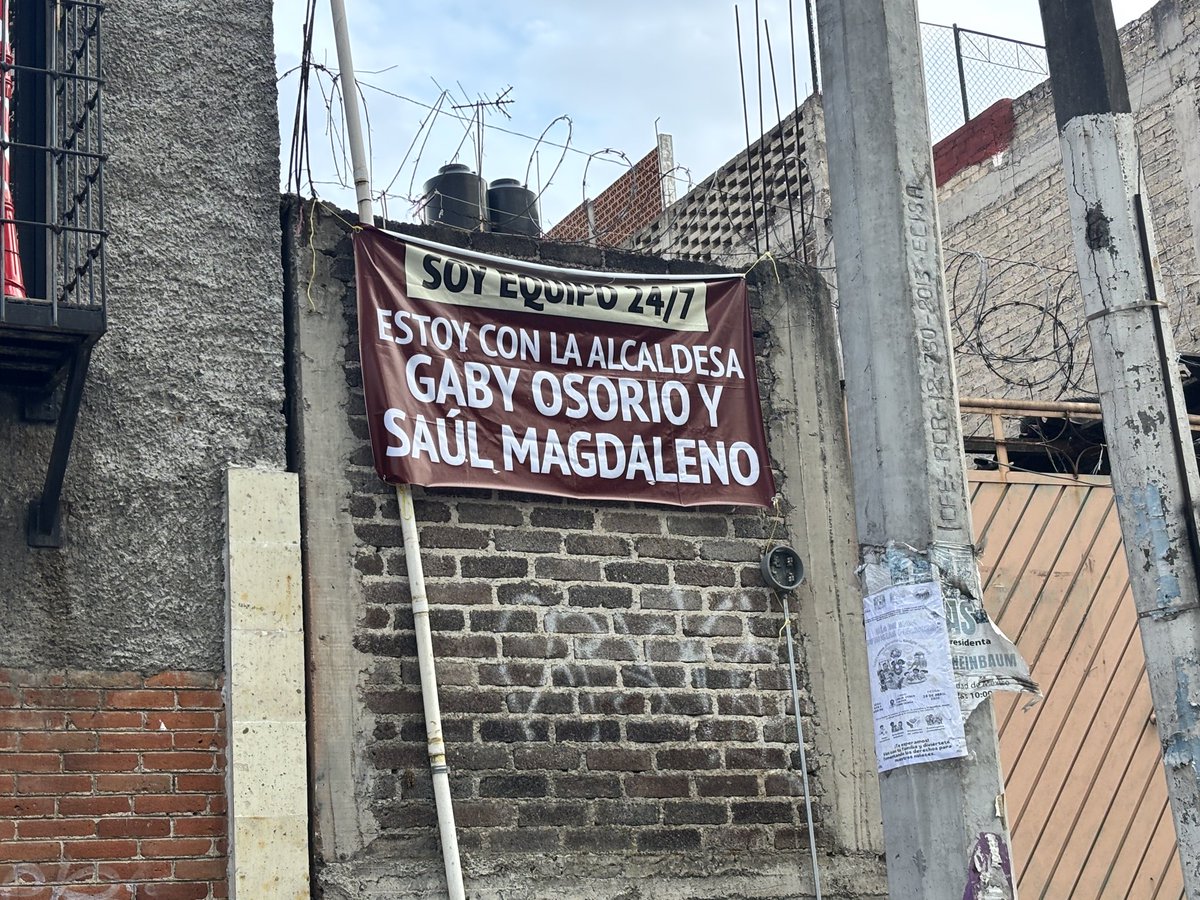 tomaseslava's tweet photo. @INEMexico oigan acaso no estamos en veda y está @Gabyosoriohdz y todo  @TlalpanAl están colocando propaganda. Porque no se ocupan estos recursos para atender las tantas necesidades de la alcaldía. @TlalpanUnidos. Espero tu respuesta alcaldesa. https://t.co/lnjkX8GVFK
