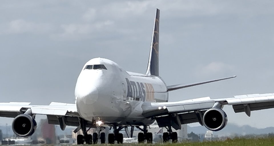 hikoukimono's tweet image. スマホ片手に横田基地✈️おばちゃんの基地活ニュース💘4/25

アトラスエアーB747
Boeing 747-46NF
N452PA着陸しました🛬

#横田基地
#airforce
#輸送機
#飛行機物語
#iPhone撮影