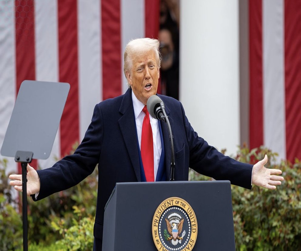 phamduydong179's tweet image. 💠Hội trưởng hội hoà bình thế giới, ngài Trump sẽ phát biểu tại một hội nghị ở Mar-a-Lago dành cho những người nắm giữ đồng tiền điện tử TRUMP (CRYPTO: TRUMP) hàng đầu vào thứ Bảy. 
💠29 người nắm giữ đủ điều kiện hàng đầu sẽ được tham dự buổi