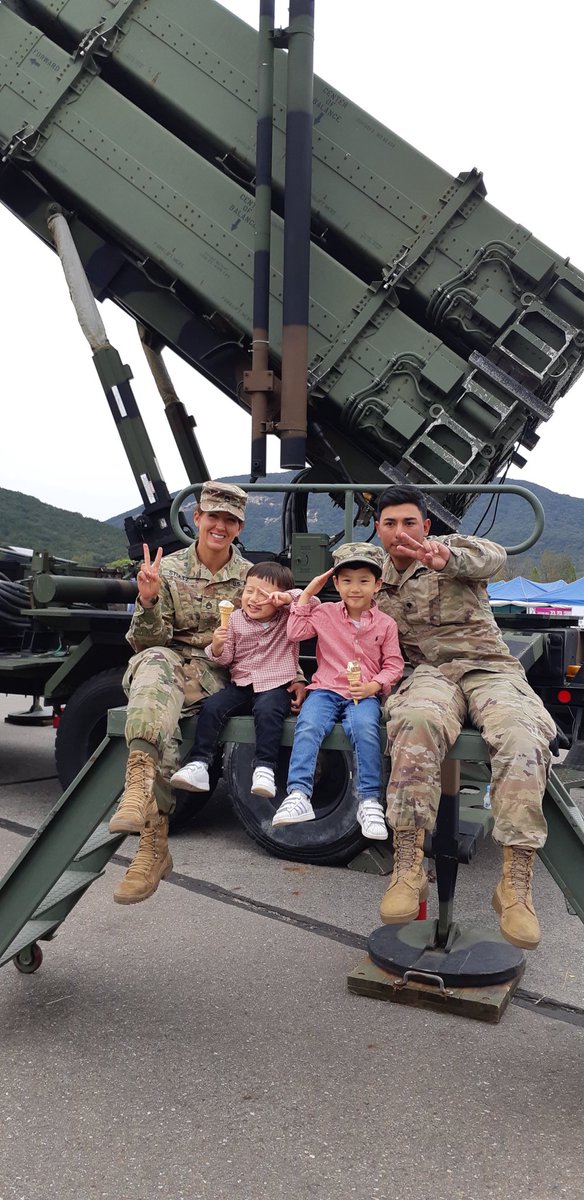 퇴근 후 밥을 먹으며 아이들에게
“너희들은 다시 태어나도 엄마아빠 아들로 태어나고 싶니?” 라고 질문했더니,
형과 동생 누가먼저랄것없이
“당연하죠”라고 대답해주는 아이들👦👦

어찌보면 그게 뭐 대단한건가? 할수 있지만
괜히 뿌듯하고 감사한 마음이 드네요😉