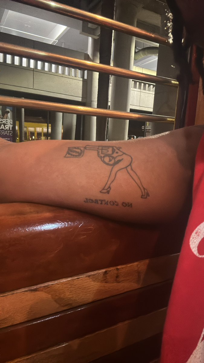 spidrmanwannabe's tweet photo. @Louis_Tomlinson plz preform no control @ ur orlando show i have a tattoo dedicated to it king 🫶🏾 https://t.co/wcopnGU1jG