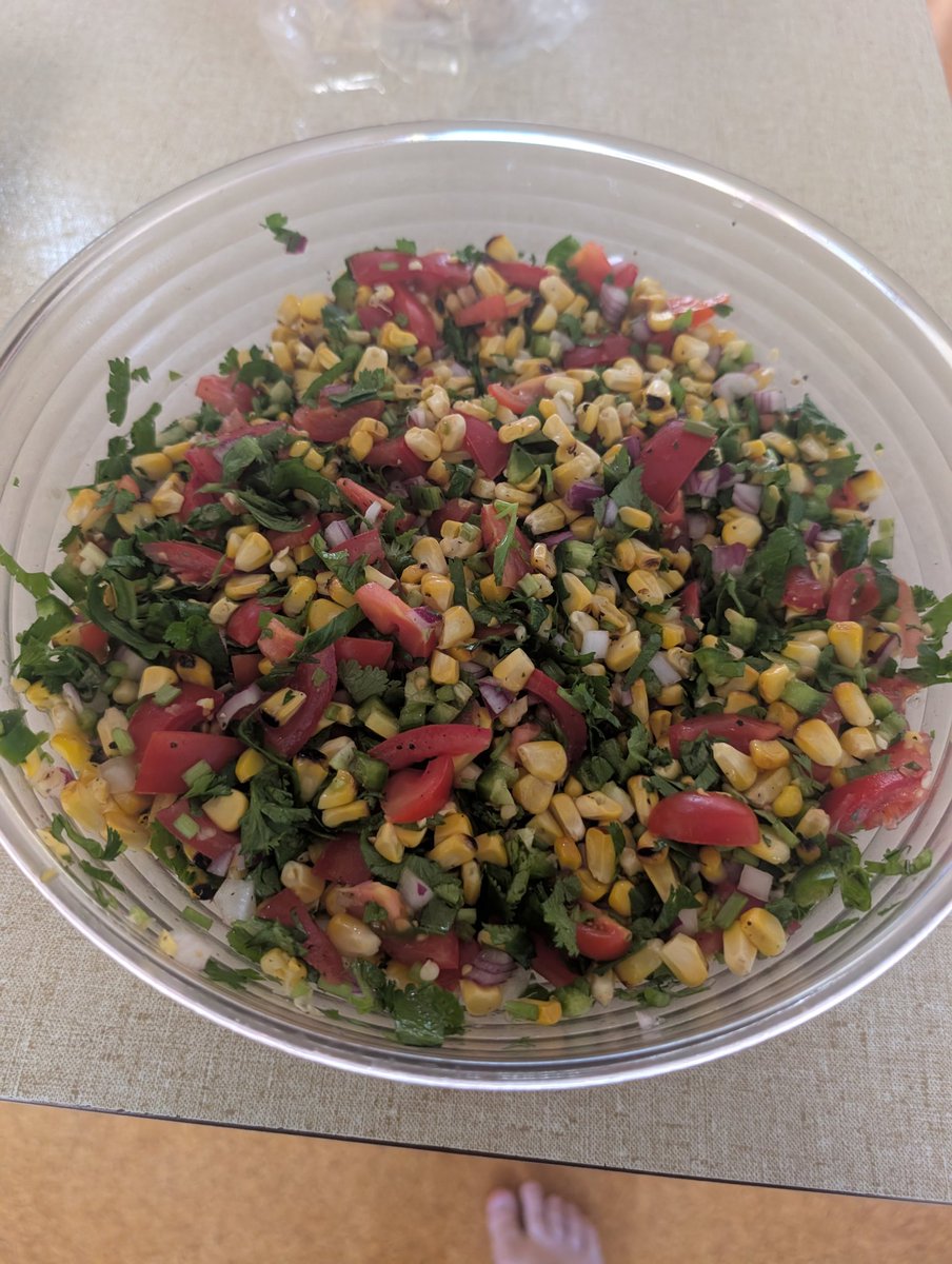 Djraj38313947's tweet image. Grilled corn salsa. #Salad #Food