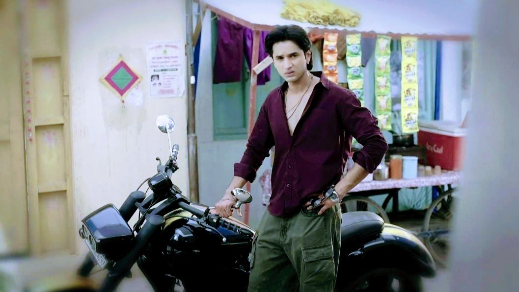 •Syed Raza Ahmed as Nawab Brar•

Nawab brar is genuinely lucky to get raza to play itself. Raza is living this character it's  conspicuous in all of its episodes. Truly the lifeline of the show.<3 I appreciate him.

#tujulietjattdi