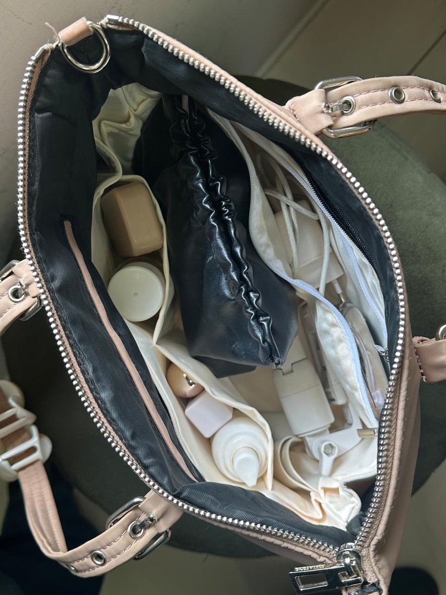 aeninforeal's tweet photo. this is the real life changer... no more messy bag and missing items bcs everything seems so neat now??? 

Bag Organizer by @DgazInbag is truly every woman needs😌❤️ https://t.co/5In2HMEinY