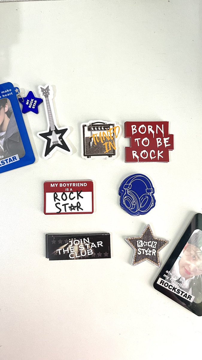 dumplingstudio's tweet photo. details photocard holder &amp; sticker ROCKSTAR CLUB🎸⭐️ https://t.co/4rEJwoIJQC