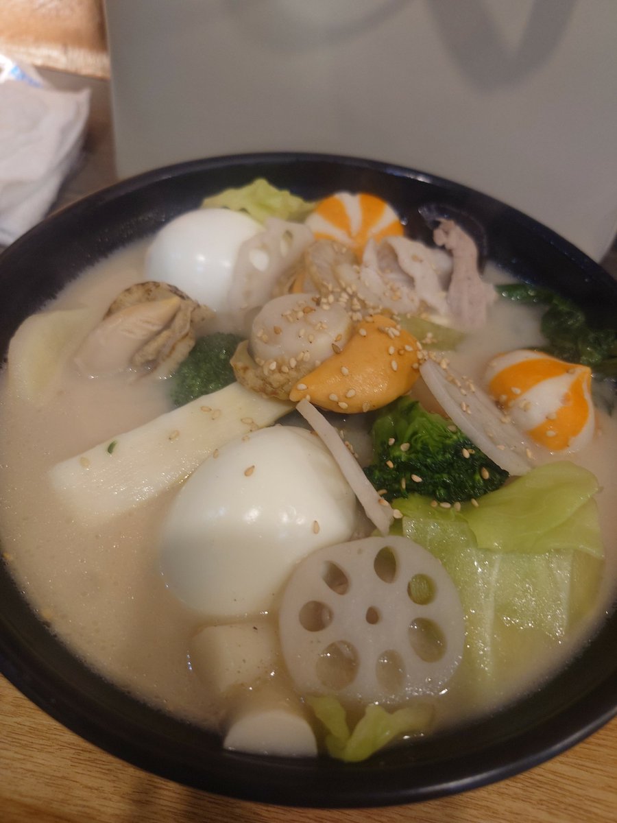 tsuri3535's tweet photo. ２回目の麻辣湯！
今回は食べすぎないようにしようと思ったけど、そんなん無理！！笑
風邪ひきさんなのでたくさん野菜食べて元気だします！ https://t.co/yL8Jq1bpLr