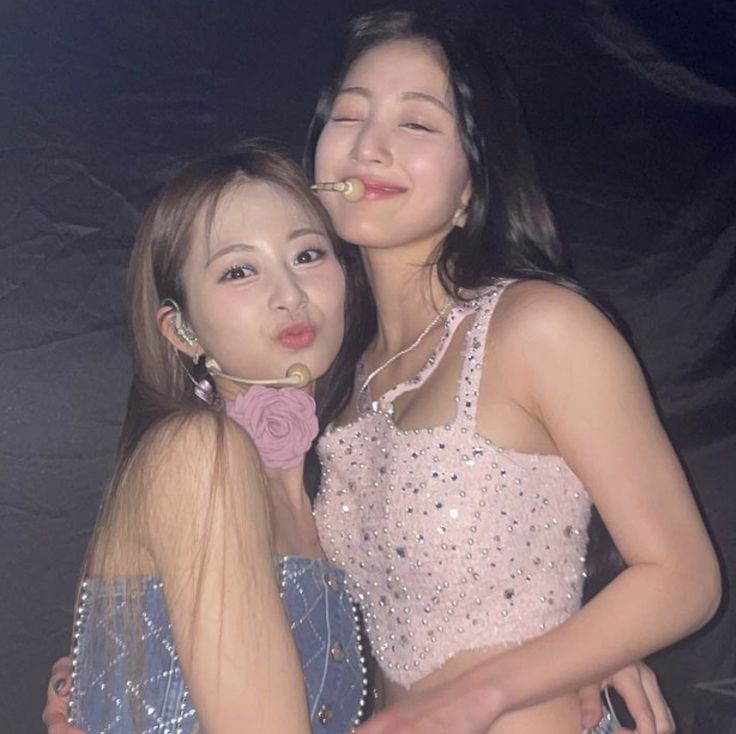 zyozxxz's tweet photo. Mini Au
#jitzu
"Cupido"
Donde Jihyo y Tzuyu se la pasan pidiendo novia
O donde Sana se cree cupido https://t.co/OsfKLmUn9z