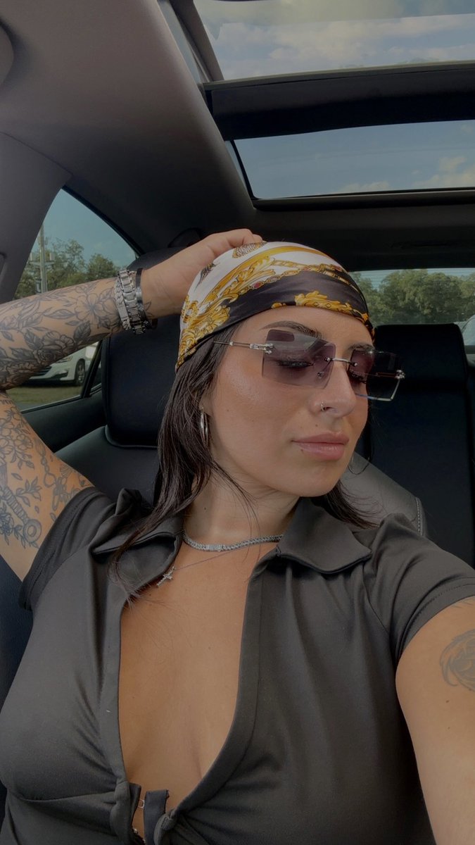 notnicari tweet media