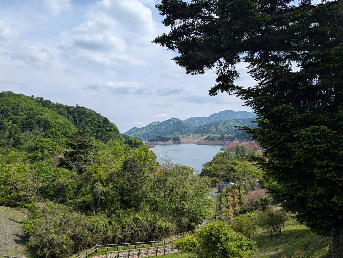 naoki_hase1986's tweet photo. 久しぶりの宮ヶ瀬(^^ゞ
最近込み込みで全く寄り道してなかったけど今日の混雑はそこそこ😎
トイレも完成してる🚻🤣

気温は革ジャンで丁度いい感じで走ってて気持ち良き☀🏍 https://t.co/GYINFY1gnc
