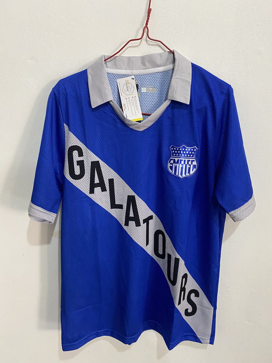 ChakDesignsRtro's tweet photo. @Luisismo__ @Opiniones_ec Buenas noches estimado @Luisismo__ si te hace falta una camiseta para tu colección, no dudes en confiar en nosotros, trabajamos bajo pedido y te hacemos camisetas retro a tu gusto https://t.co/KckP9ooJat