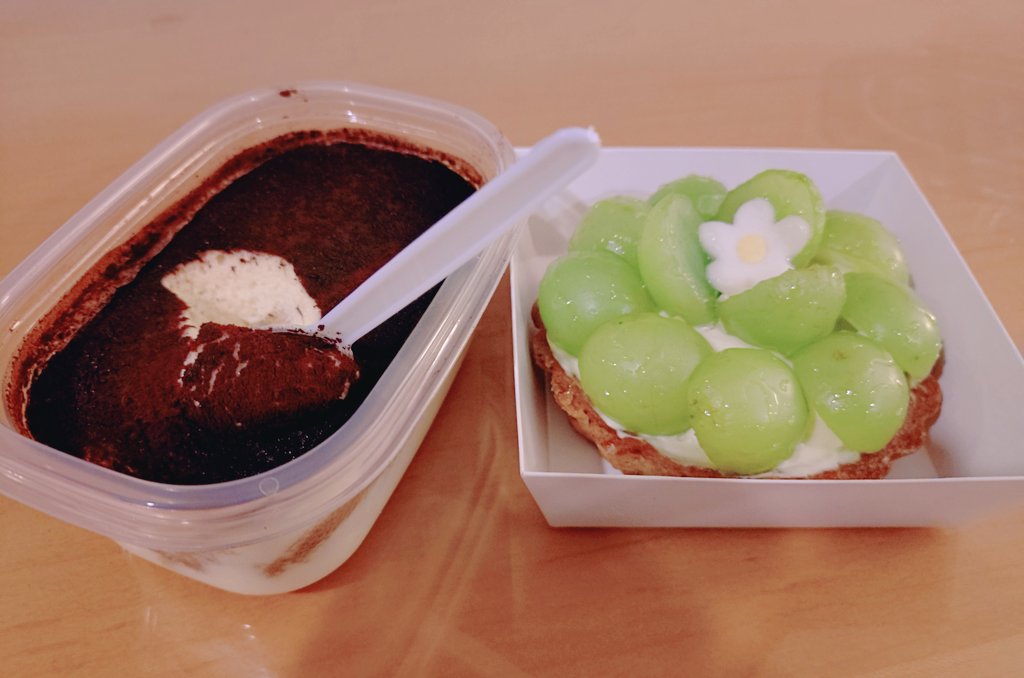 str00022's tweet photo. ティラミス🍮🍴
マスカットタルト🥧🍴 https://t.co/jMqYbKBYvP