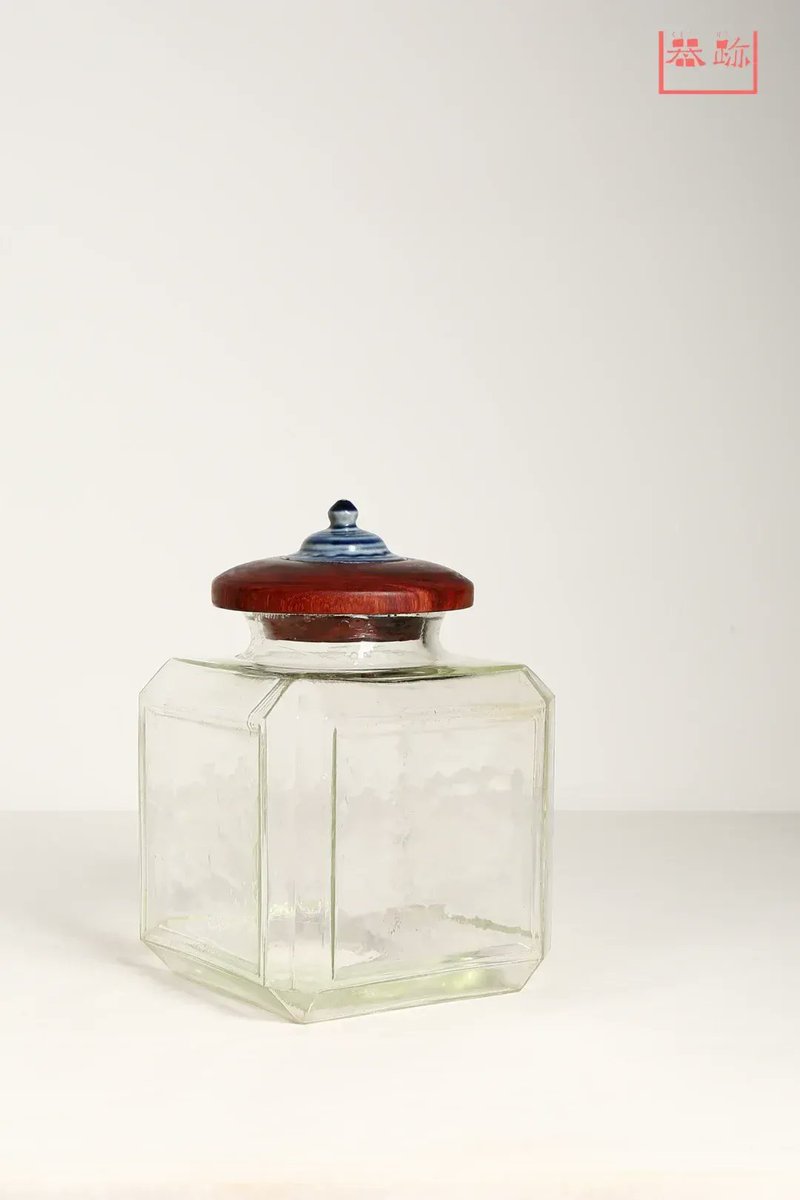 MuhammadRafiAd6's tweet image. Turn an old glass jar into a stylish herb planter! Clean it, add pebbles + soil, plant basil/mint—voilà, a zero-waste kitchen upgrade  #UpcycleHacks #EcoLiving