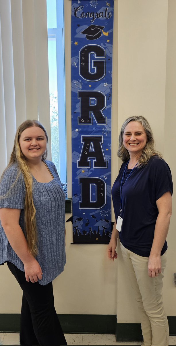 KarenDenHartog's tweet photo. @HillsVirtual  Thank you for hosting the Senior Sendoff today ♡ My graduate enjoyed seeing friendly faces and some favorite teachers/staff. Looking forward to the ceremony 😀 https://t.co/m1hwaKPeWb