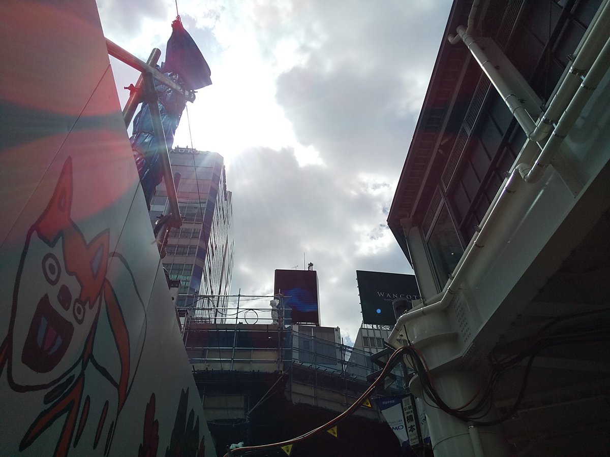 ysb_'s tweet image. 只今の渋谷の気温は
不明～

1694日前に電光掲示板が復活
「27度」と表示されたままで
1666日前の朝から電源オフ状態

149日前から気温掲示なし看板稼働開始～

曇り空で
温暖～

20260425～

13:32頃～

 #渋谷 #shibuya #気温