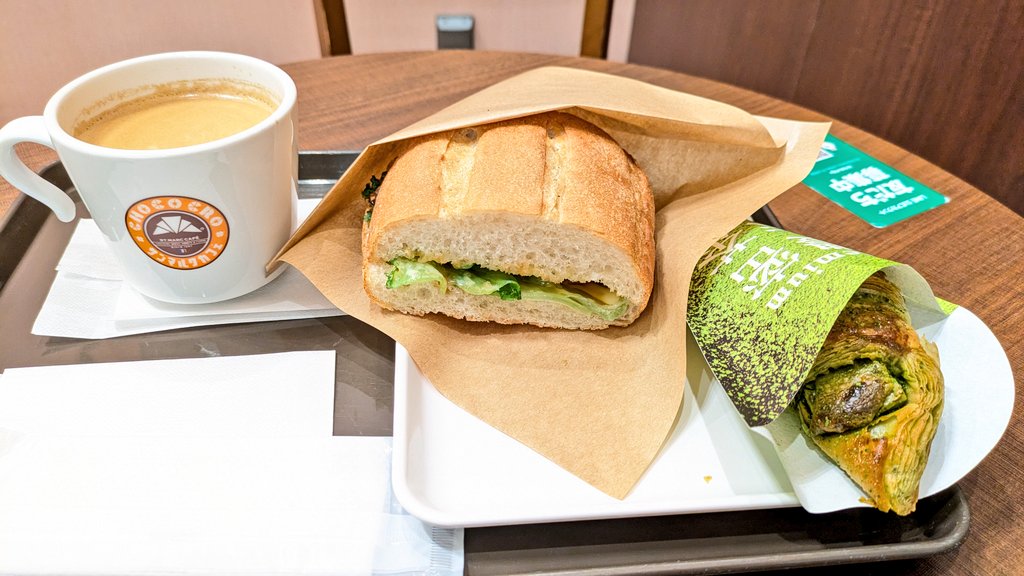OLAF0519's tweet photo. からあげ南蛮タルタルソースと濃密抹茶チョコクロ食べてきた。両方とも美味しくいただきました。至福の時間だったぜ。めっちゃうまい #サンマルクカフェ https://t.co/6ADs0CxUaU