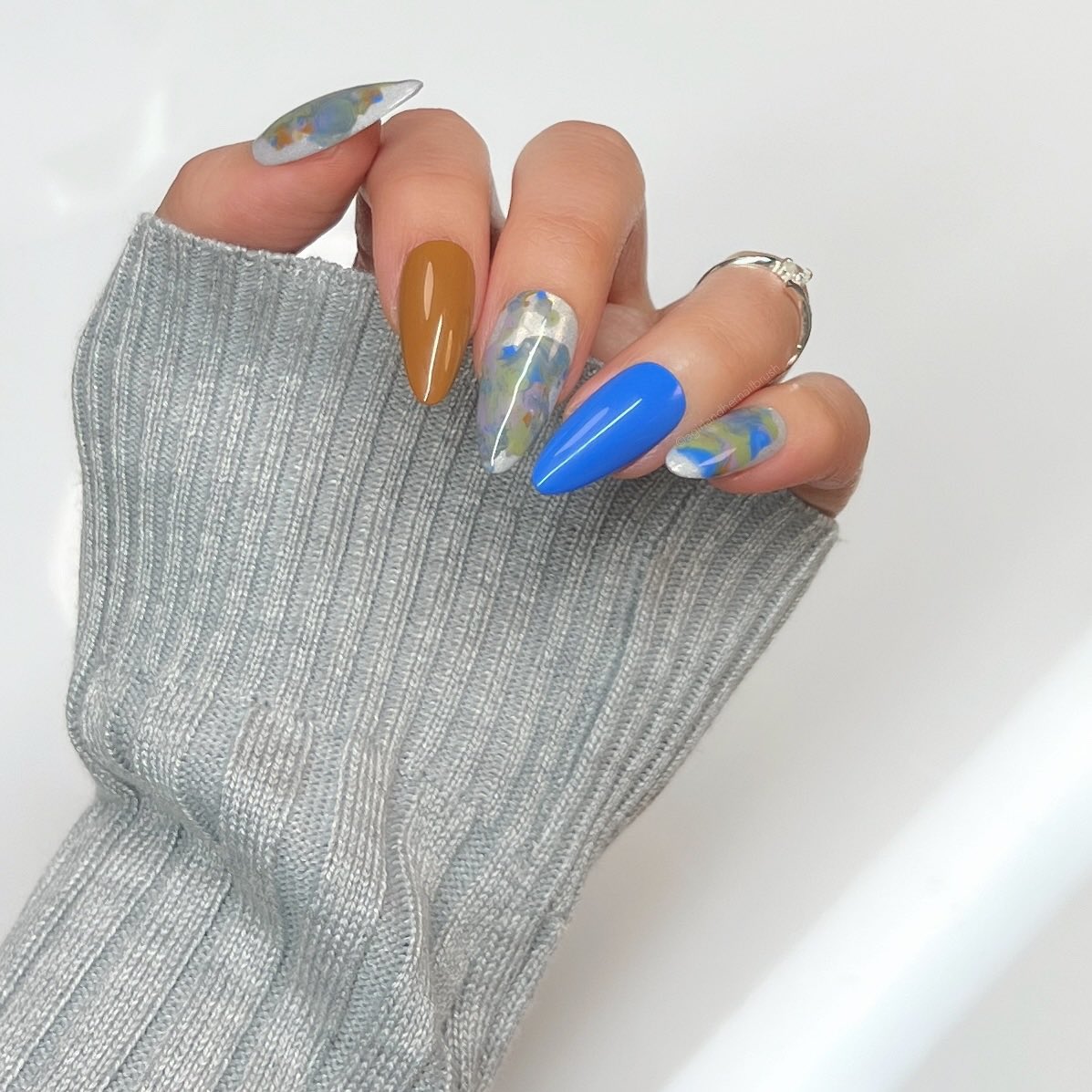 agrlndhrnalbrsh's tweet image. When a group of people love the new Earth photos that the Artemis II astronauts shared, you create a collab and see the beautiful nail artwork soar through! 🌎 #nailpolish #nailart #nails #artemisii