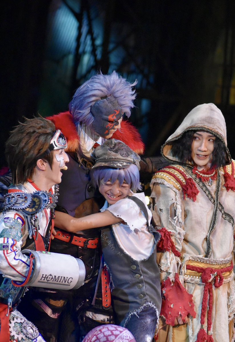 2024年プレショ
写真間返してたら、家族写真のようで泣ける写真出てきた😭
プレショに出てくるオリキャラも素敵なんだ✨今年はどんなキャラかな？🥹
#USJ
#USJファン
#プレショ