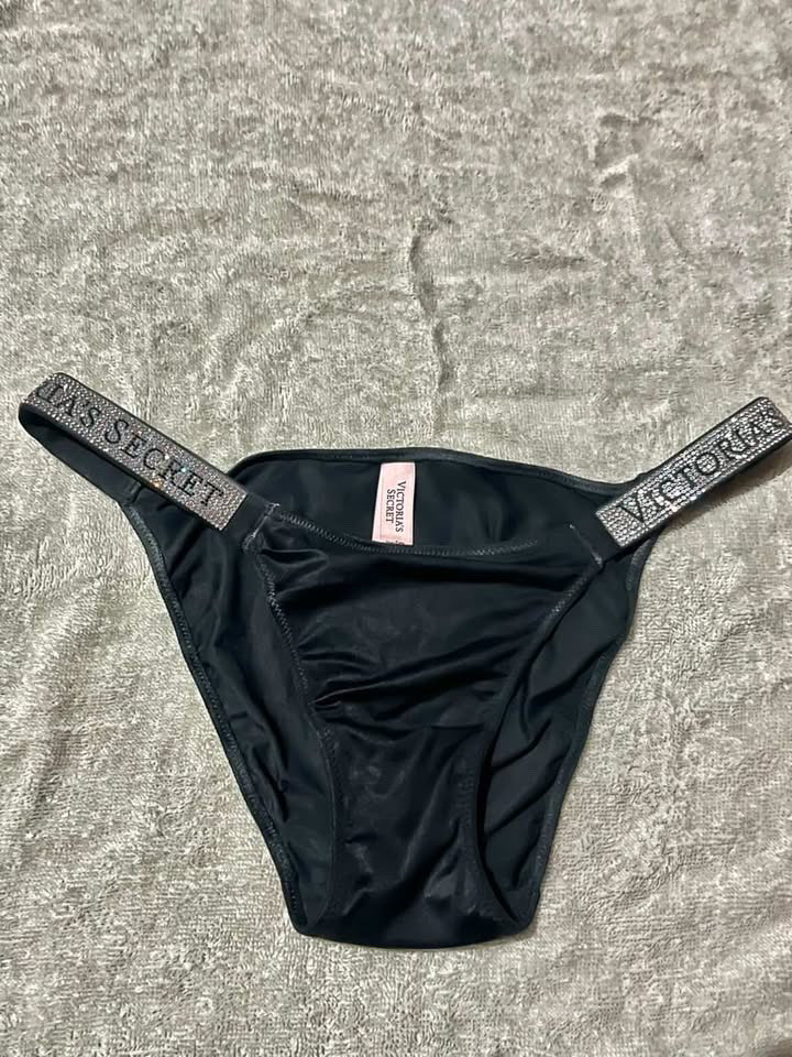 nmthicha1's tweet photo. ไซส์ S 800 รส   #victoriasecret 👙👙 https://t.co/UzZVxYculz