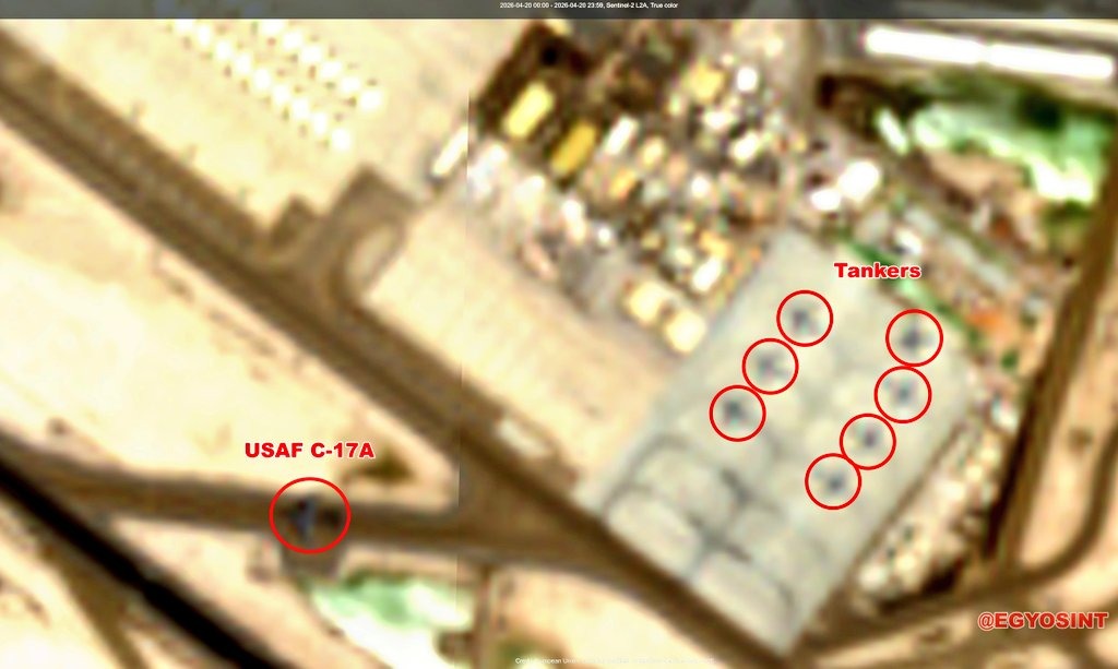 HarmeetSinghPk's tweet image. امریکہ متحدہ عرب امارات میں واقع "الظفرہ ایئر بیس" پر اپنی فوجی طاقت میں اضافہ کر رہا ہے۔

کل 12 امریکی بحریہ کے F/A-18 لڑاکا طیارے اس اڈے پر تعینات کیے گئے ہیں۔

20 اپریل کی سیٹلائٹ تصاویر سے یہ بھی ظاہر ہوتا ہے کہ وہاں امریکی فضائیہ کے 7 ایئر ری فیولنگ (فضا میں ایندھن فراہم