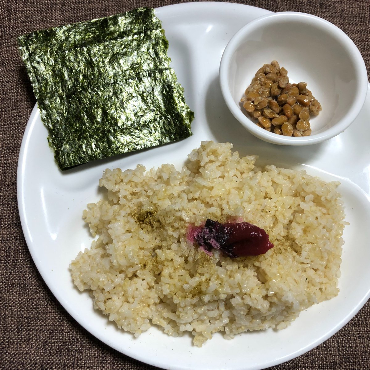 kuucyan13th's tweet image. 薬膳カレー。
冷凍ブロッコリーを使い切った。
けっこうおいしかったな。何よりも使いやすい。
また買おうかな。
味変には、レモスコ。個包装の。

カレー後の、純ココア＋豆乳＋シナモン。

納豆ご飯。＋海苔＋梅干し。

#ヴィーガン #vegan #玄米菜食 #広島平和菜食主義
#curry #nattou #nori
木曜日